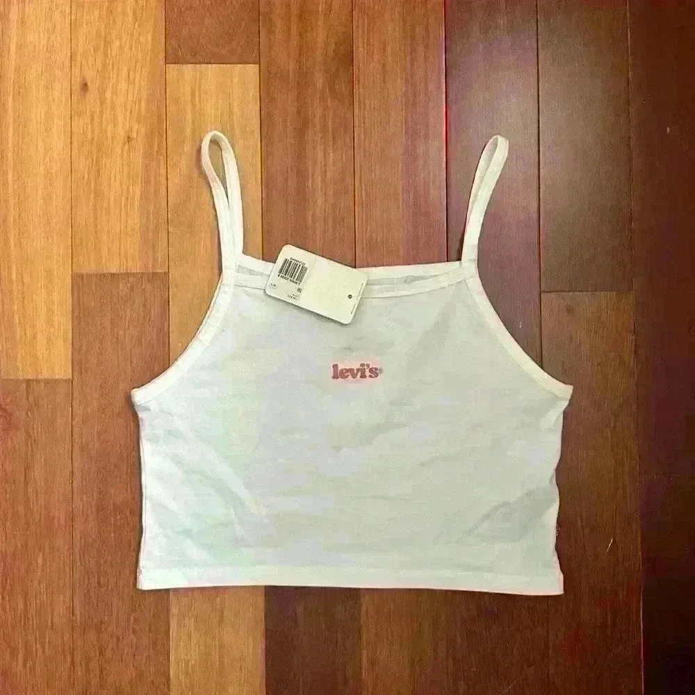 Levi’s | BNWT white logo crop top with pink flower on back size small